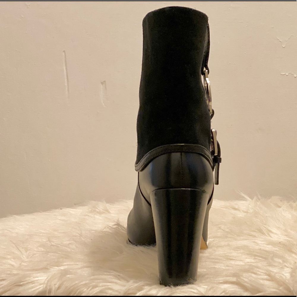 Michael Kors Boots 🥾 - Picture 5 of 6
